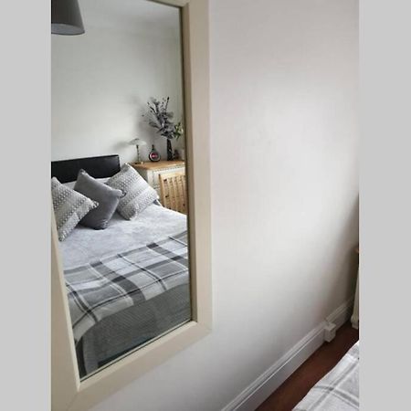 A Home Away From Home With A Big Welcome Erith エクステリア 写真