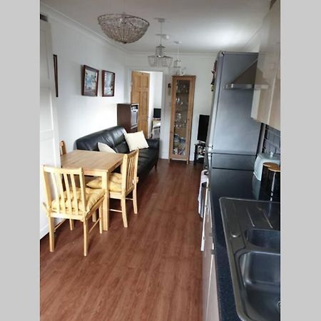 A Home Away From Home With A Big Welcome Erith エクステリア 写真