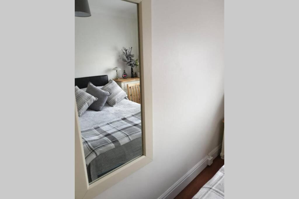 A Home Away From Home With A Big Welcome Erith エクステリア 写真
